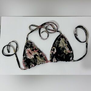 Billabong Triangle Top Bikini Not size shown but runs like a Small